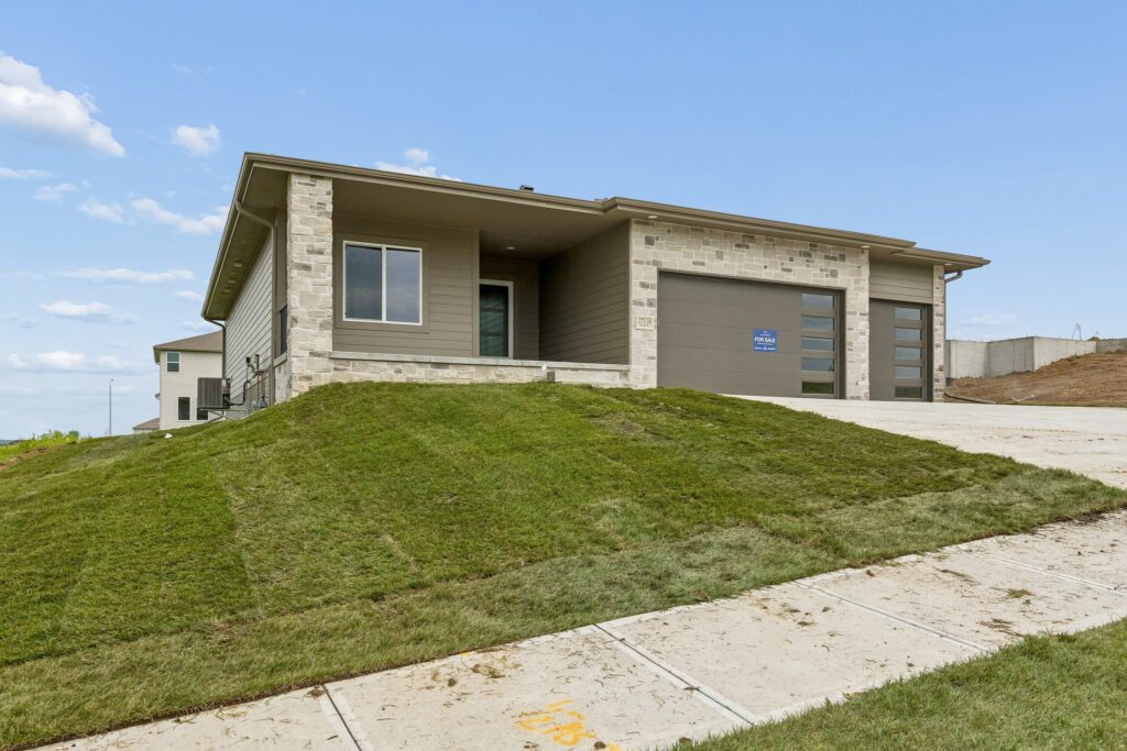 2-web-or-mls-9341 - 17118 Cora St_002