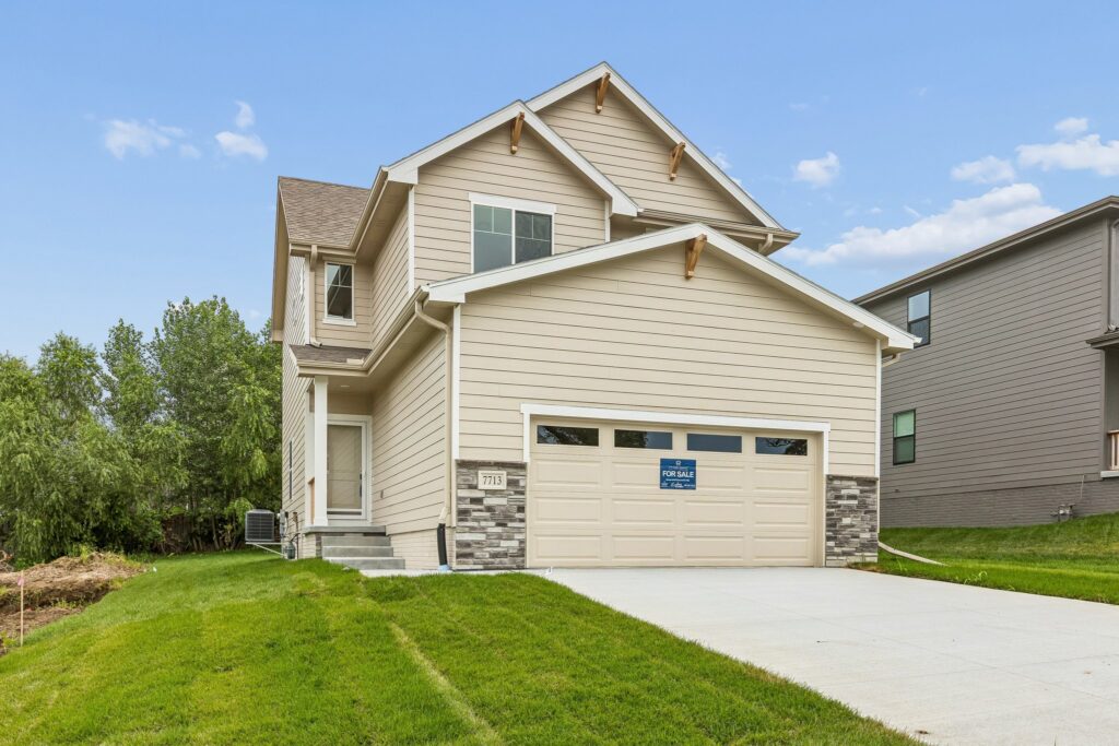2-web-or-mls-9412 - 7713 N 116th St_002