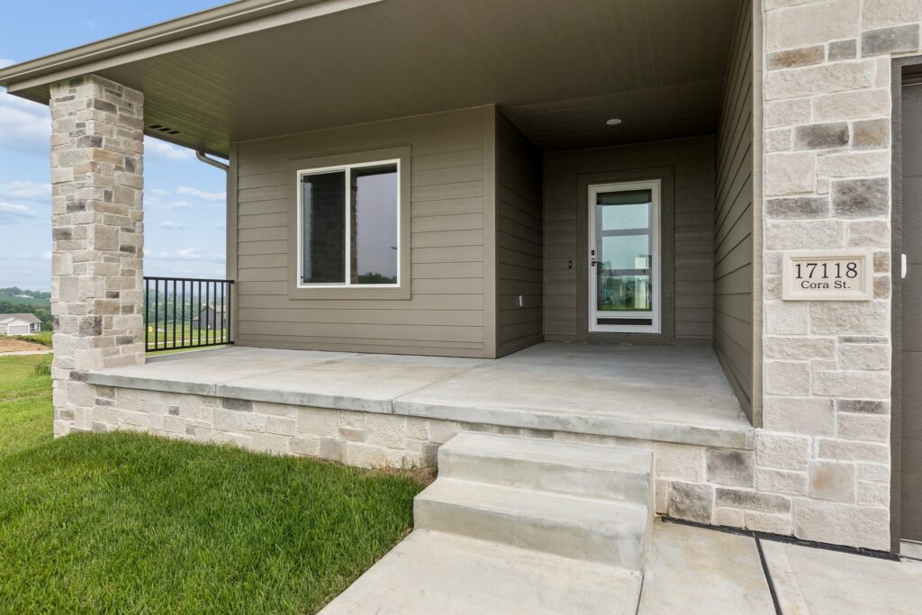 2-web-or-mls-9708 - 17118 Cora St_002