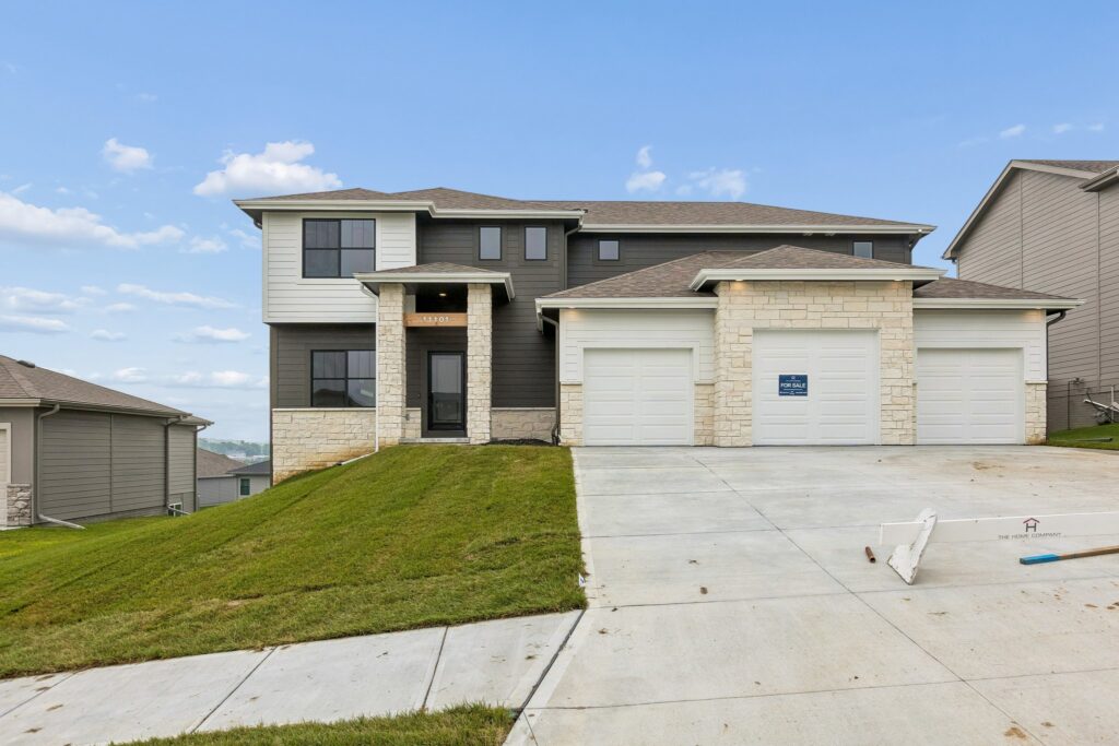 2-web-or-mls-9709 - 11101 N 161st St_002