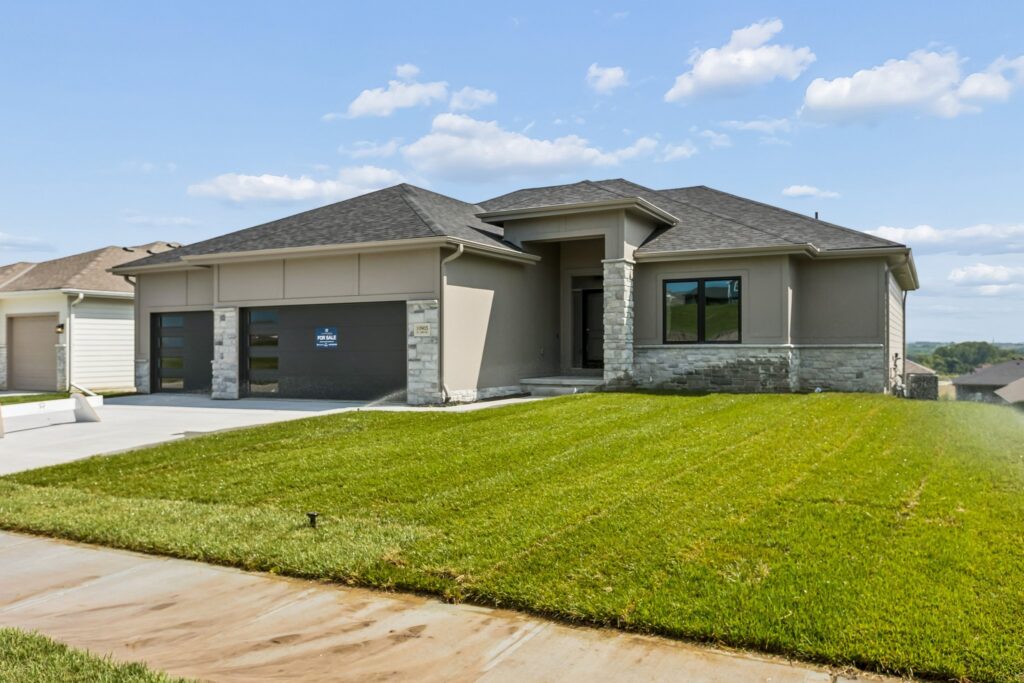 2-web-or-mls-9883 - 10905 N 160th St_002