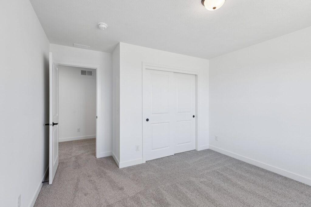 20-web-or-mls-8320 - 7716 N 116th Ave - 020