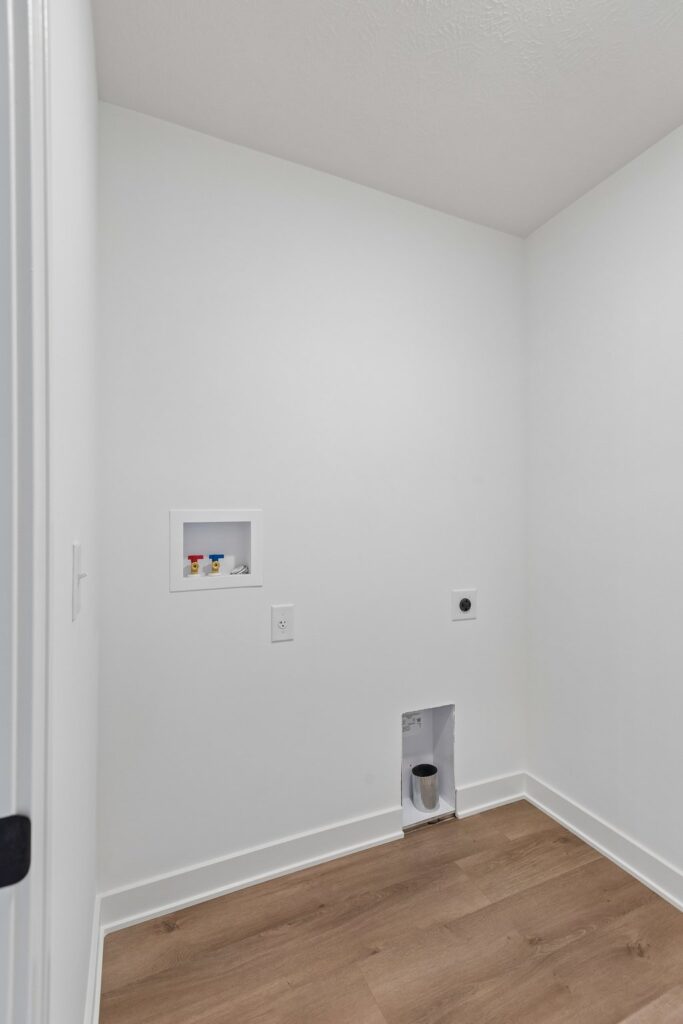 21-web-or-mls-8320 - 7716 N 116th Ave - 021