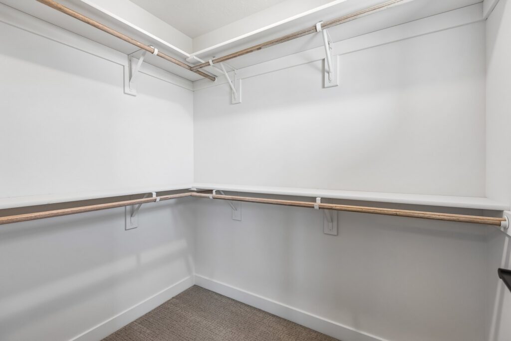 22-web-or-mls-9657 - 11209 N 173rd St_022
