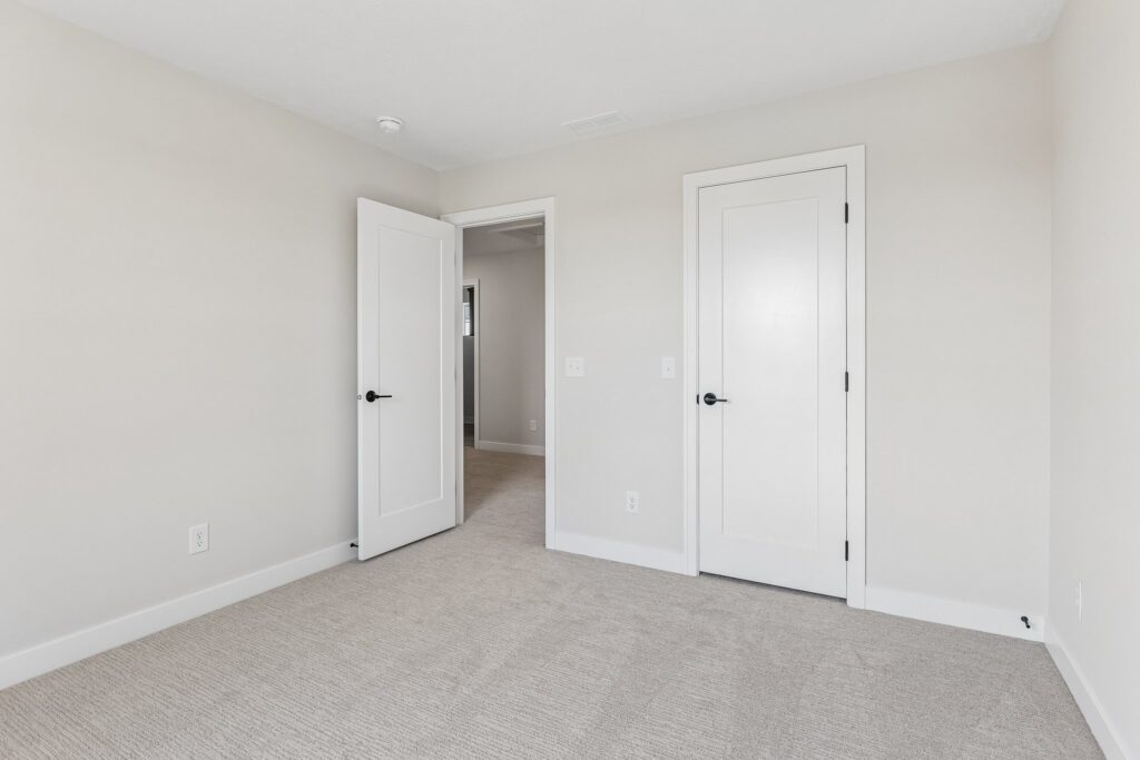 23-web-or-mls-11003 N 159th Ave_023