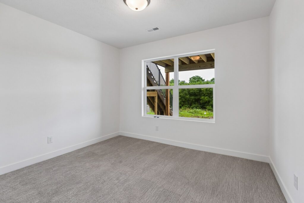 23-web-or-mls-11108 N 173rd St_023