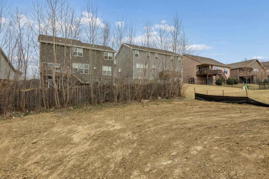 23-web-or-mls-8363 - 7713 N 116th Ave - 023