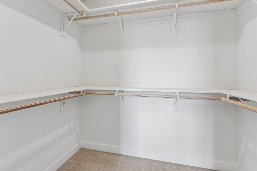 24-web-or-mls-11003 N 159th Ave_024