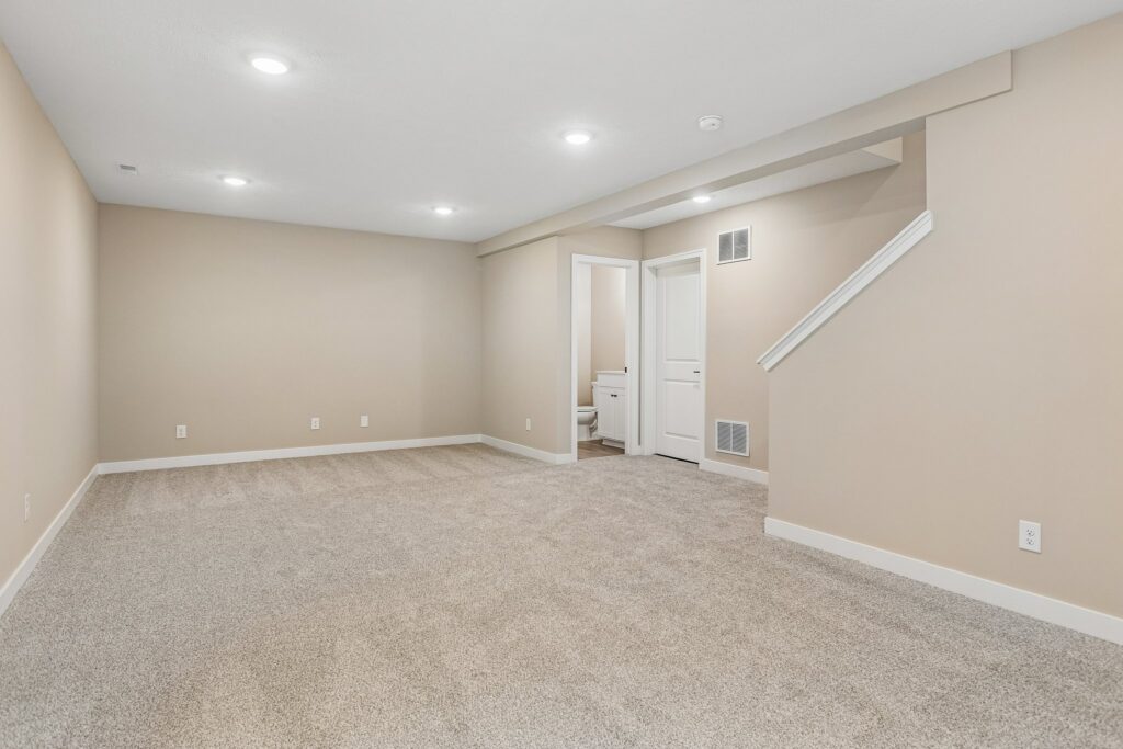 24-web-or-mls-9412 - 7713 N 116th St_024