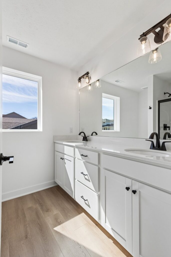 25-web-or-mls-8320 - 7716 N 116th Ave - 025