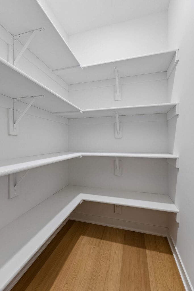 25-web-or-mls-9335 - 16105 Isabella St_025