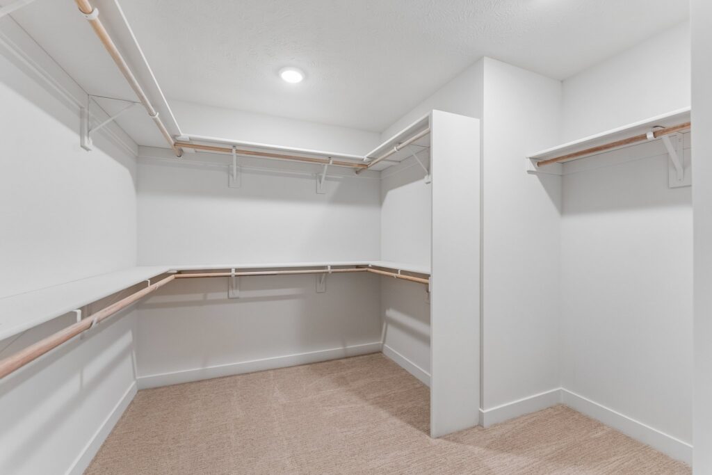 25-web-or-mls-9343 - 11101 N 161st St_025