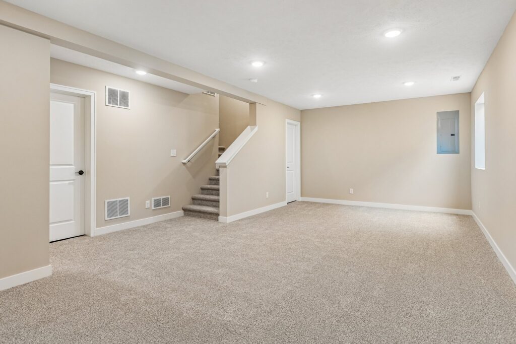 25-web-or-mls-9412 - 7713 N 116th St_025