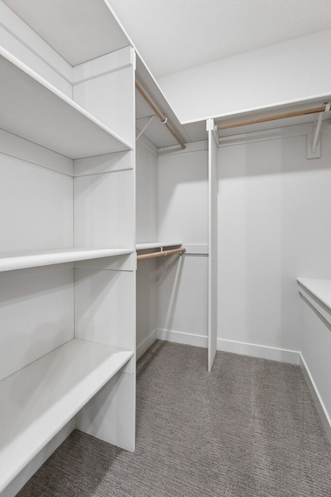 28-web-or-mls-11108 N 173rd St_028