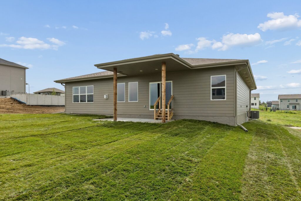 28-web-or-mls-9341 - 17118 Cora St_028