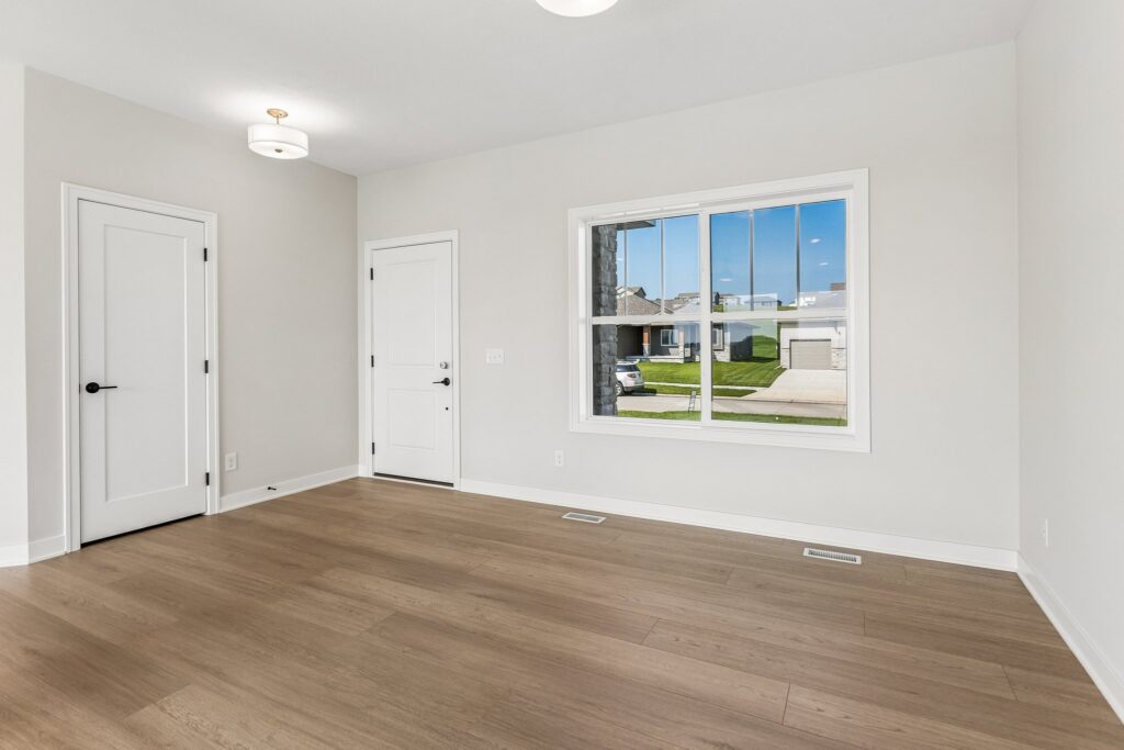 3-web-or-mls-11003 N 159th Ave_003