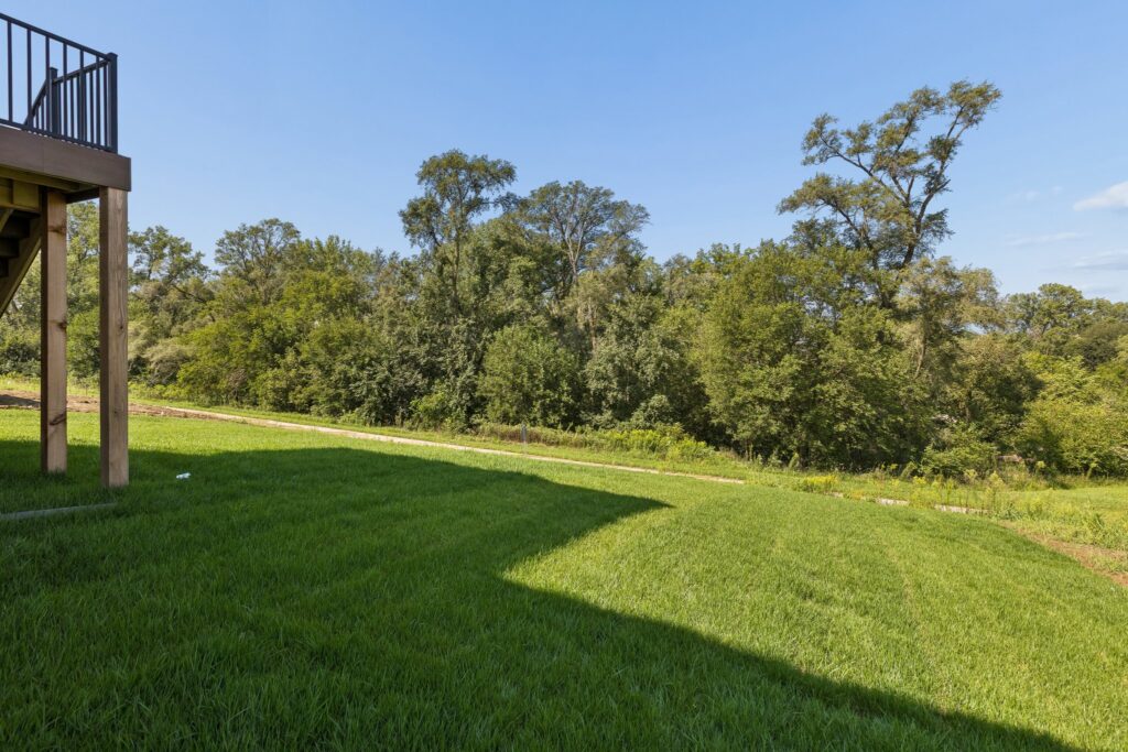 3-web-or-mls-11008 N 172nd St_003