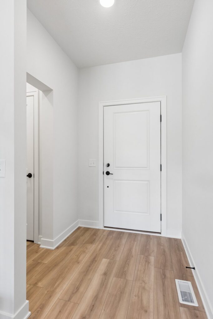 3-web-or-mls-16101 Isabella St_003