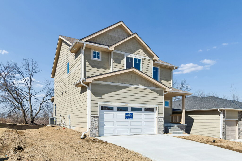 3-web-or-mls-8320 - 7716 N 116th Ave_002