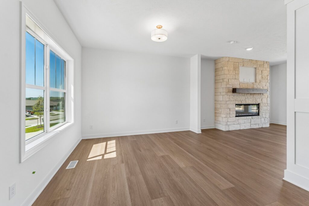 3-web-or-mls-9343 - 11101 N 161st St_003