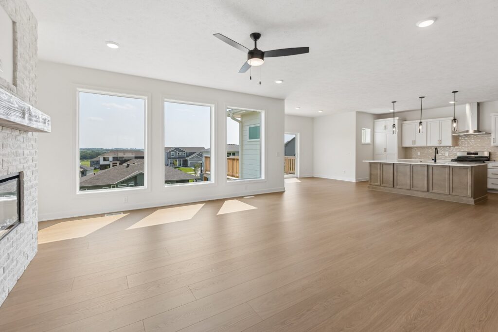 3-web-or-mls-9659 - 11103 N 161st Ave_003