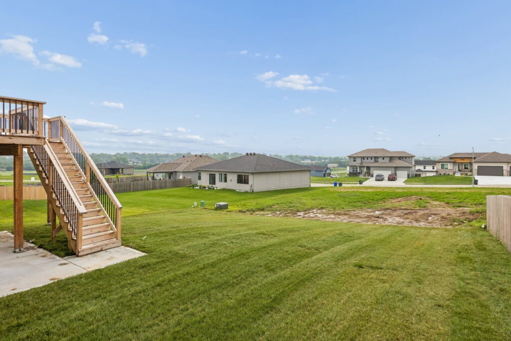 3-web-or-mls-9709 - 11101 N 161st St_003
