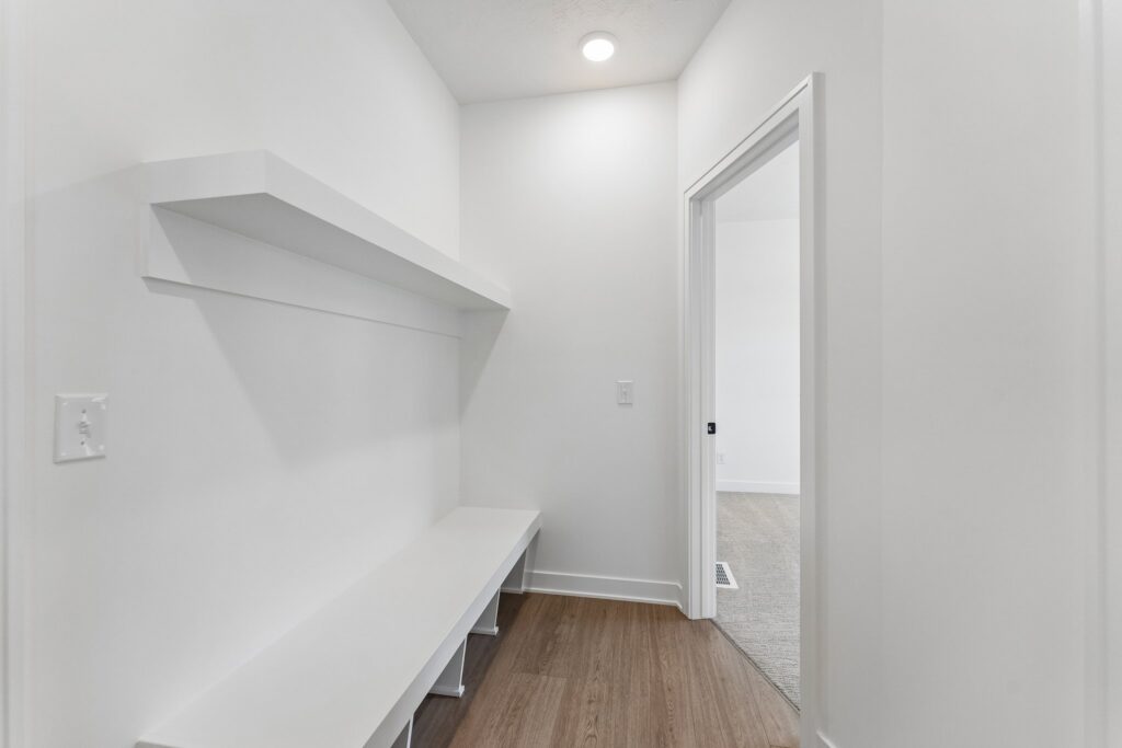 30-web-or-mls-9344 - 11008 N 172nd St_030