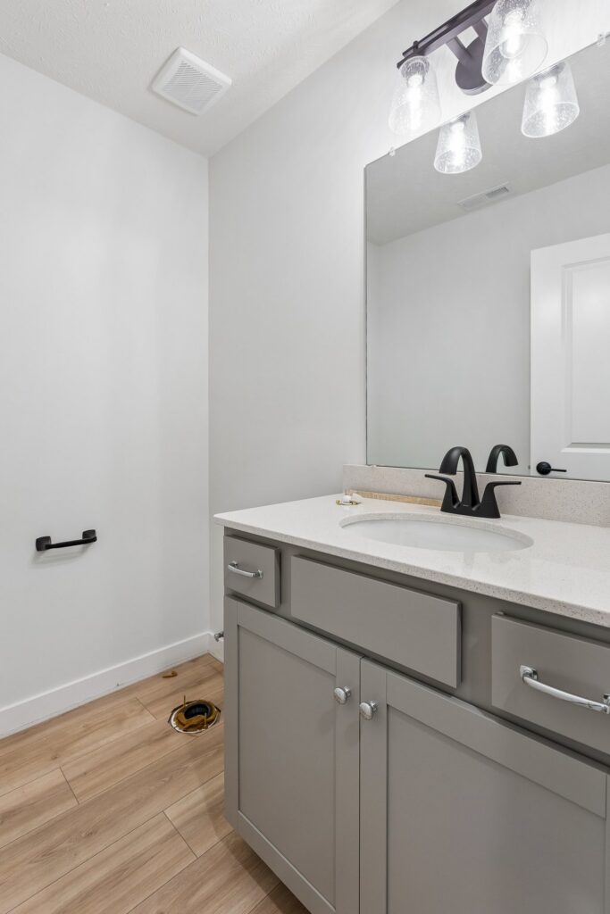 32-web-or-mls-16101 Isabella St_027