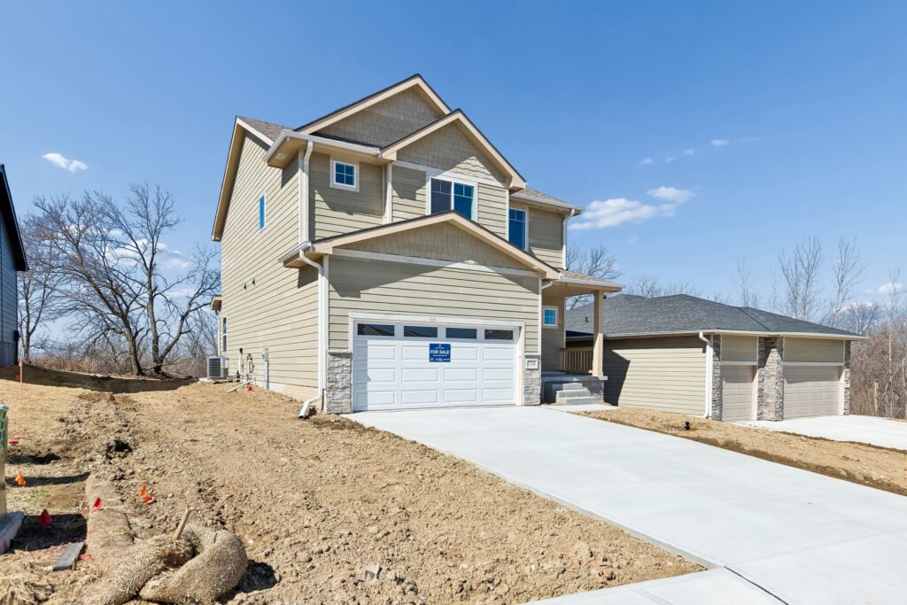 37-web-or-mls-8320 - 7716 N 116th Ave - 002