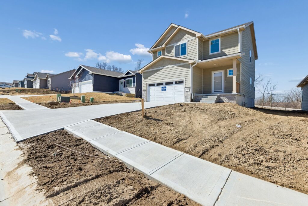 38-web-or-mls-8320 - 7716 N 116th Ave - 003