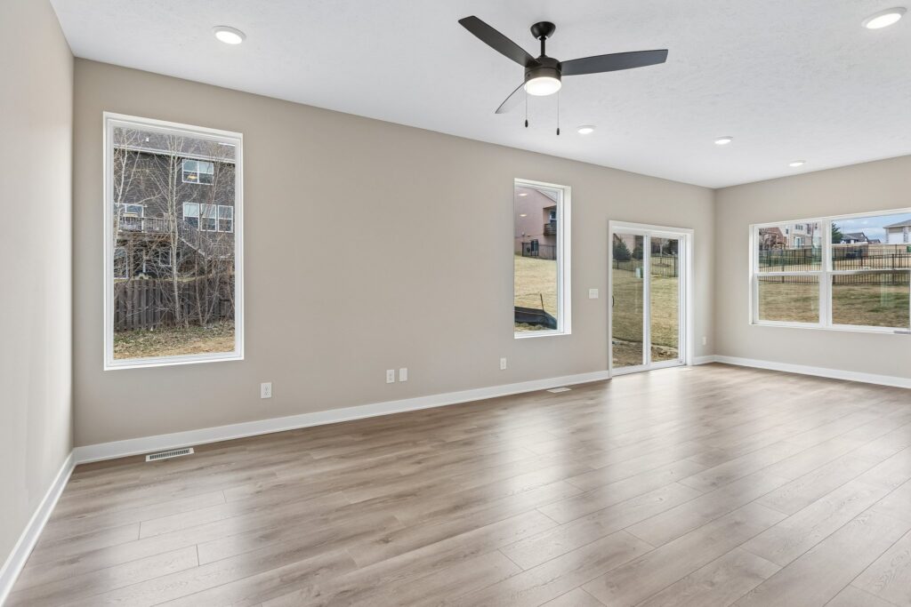 4-web-or-mls-8363 - 7713 N 116th Ave - 004