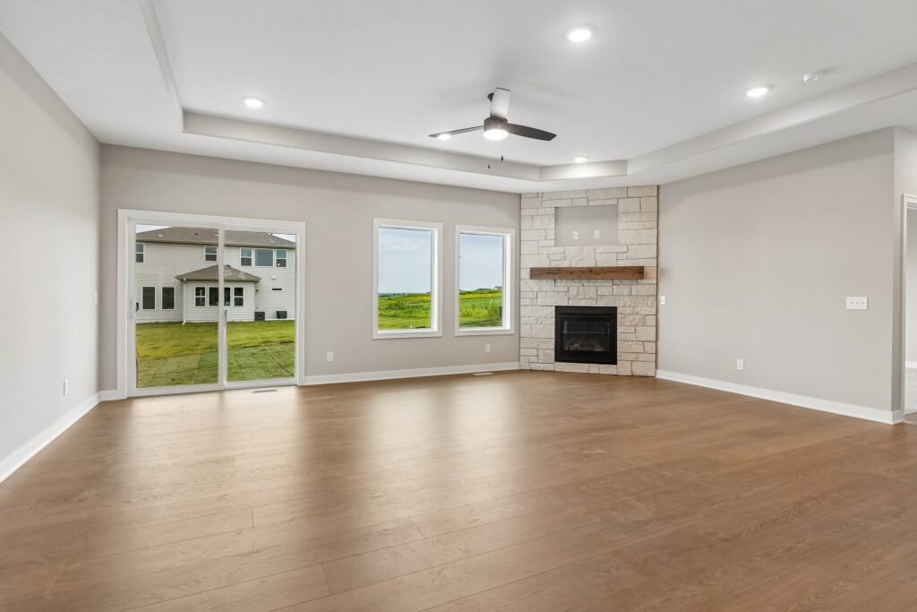 4-web-or-mls-9341 - 17118 Cora St_004