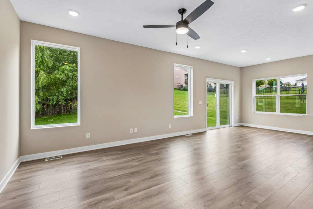 4-web-or-mls-9412 - 7713 N 116th St_004