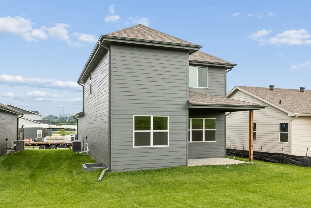 4-web-or-mls-9706 - 16101 Isabella St_004
