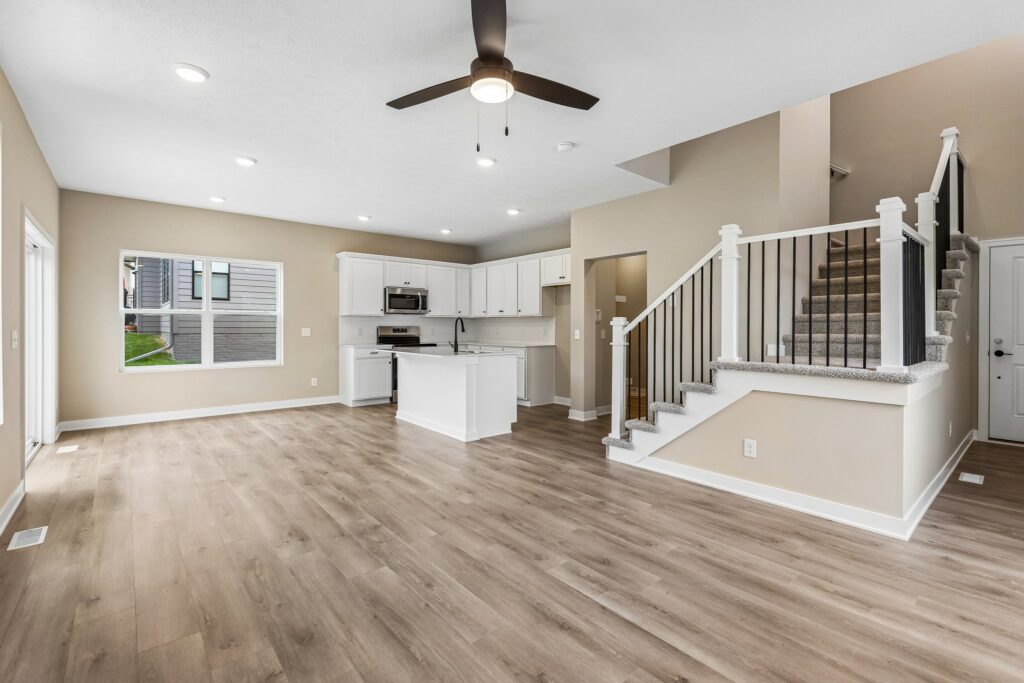 5-web-or-mls-9412 - 7713 N 116th St_005