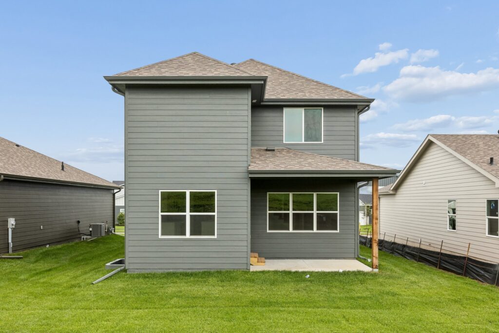 5-web-or-mls-9706 - 16101 Isabella St_005