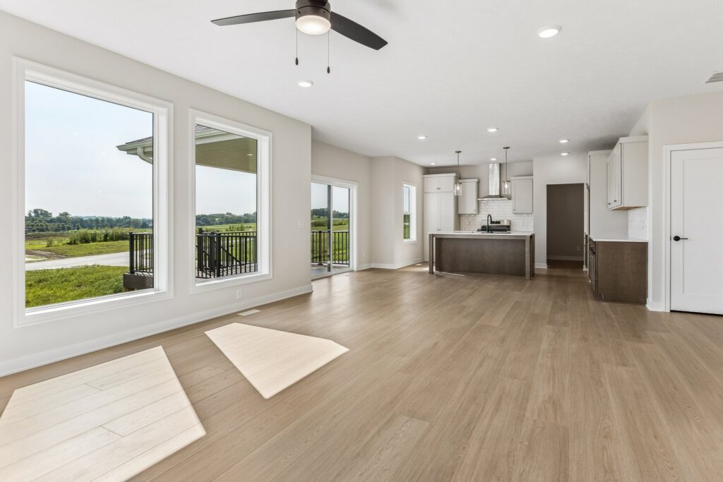 6-web-or-mls-11003 N 159th Ave_006
