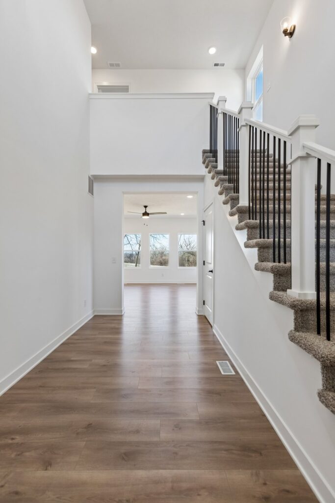 6-web-or-mls-8320 - 7716 N 116th Ave - 006