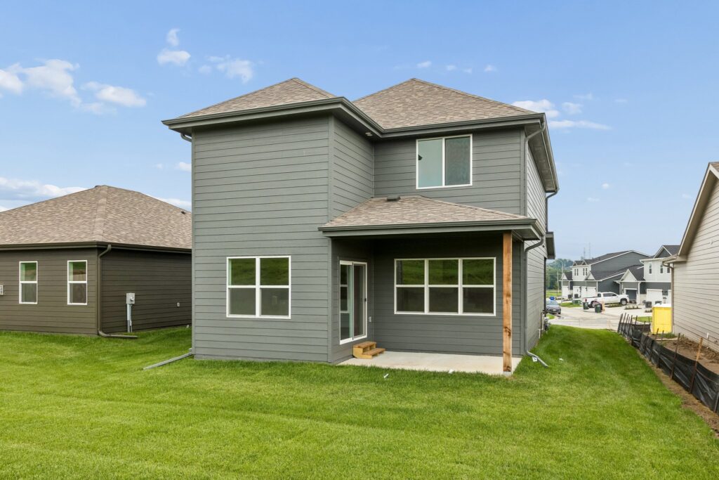 6-web-or-mls-9706 - 16101 Isabella St_006