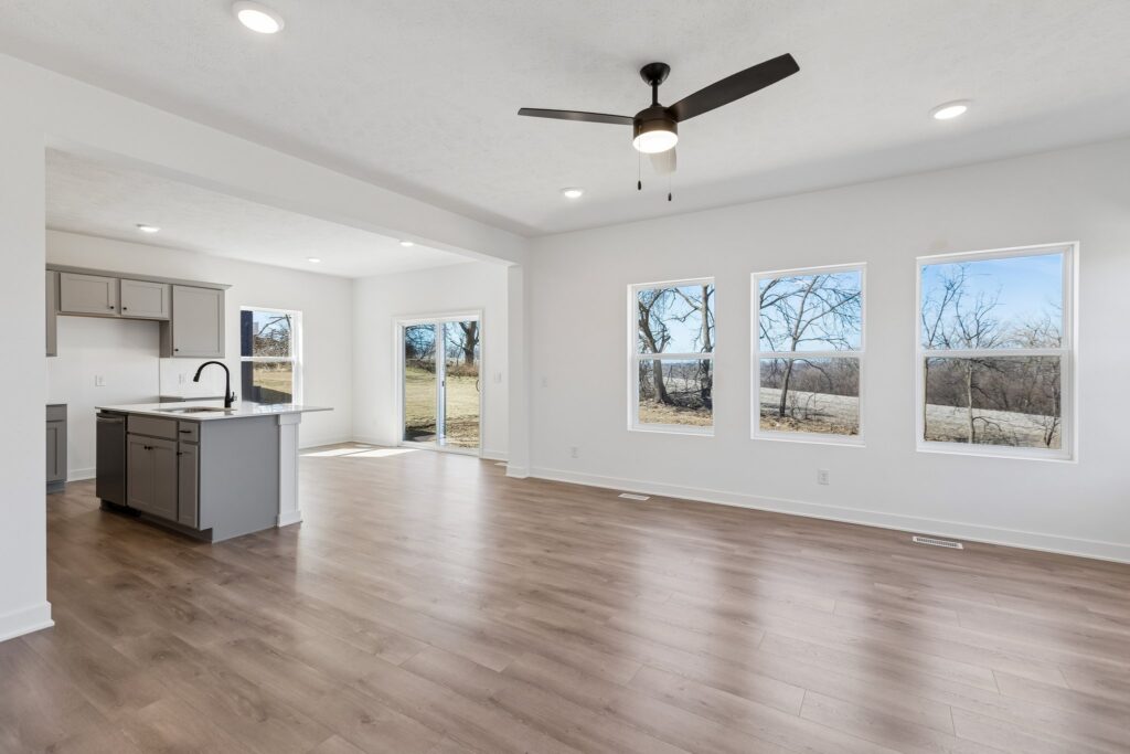 7-web-or-mls-8320 - 7716 N 116th Ave - 007