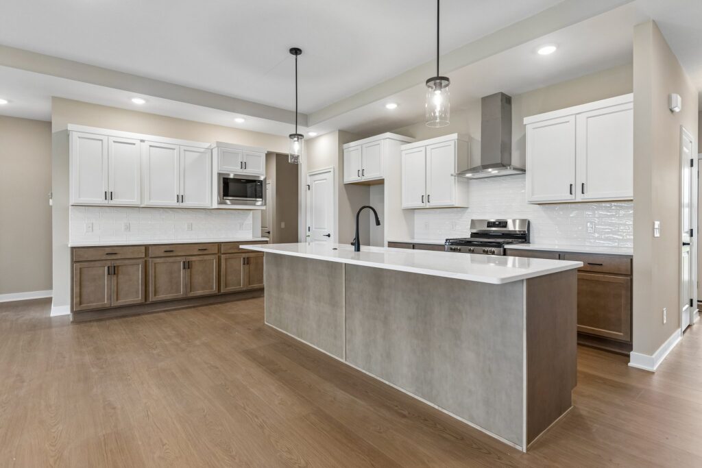 7-web-or-mls-9341 - 17118 Cora St_007