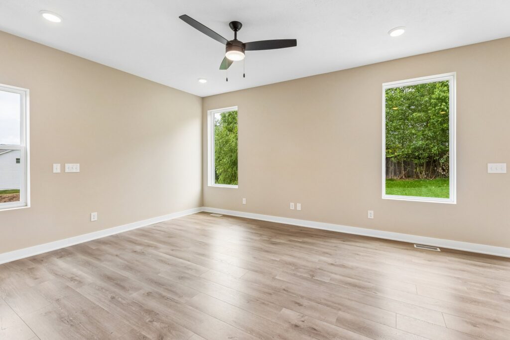 7-web-or-mls-9412 - 7713 N 116th St_007