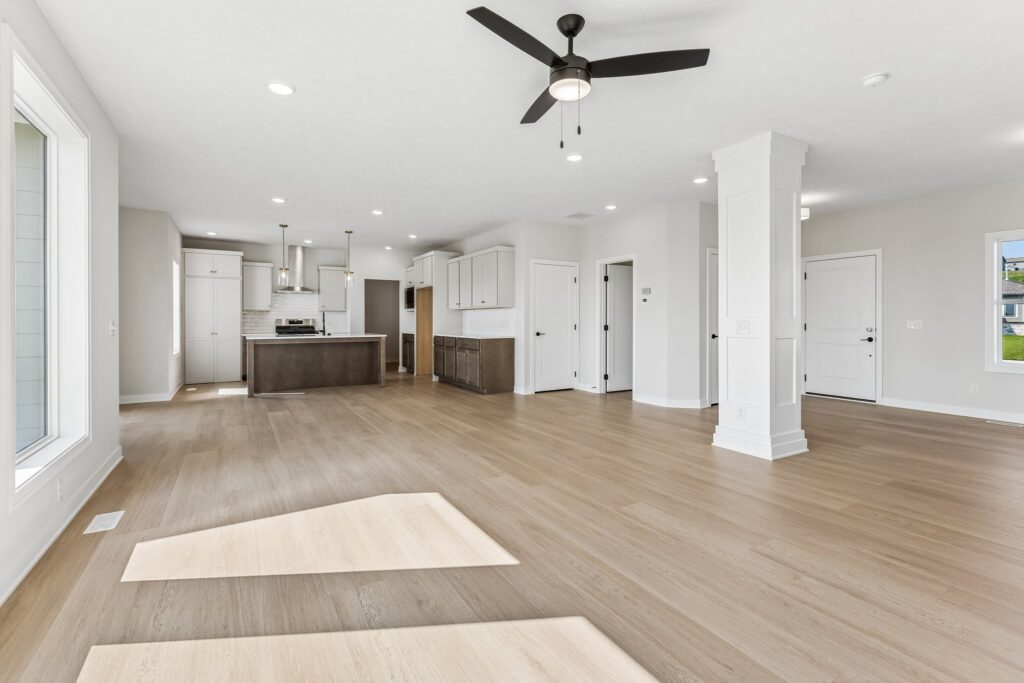 8-web-or-mls-11003 N 159th Ave_008
