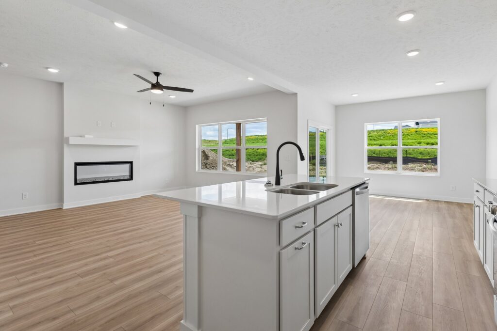 8-web-or-mls-16101 Isabella St_007
