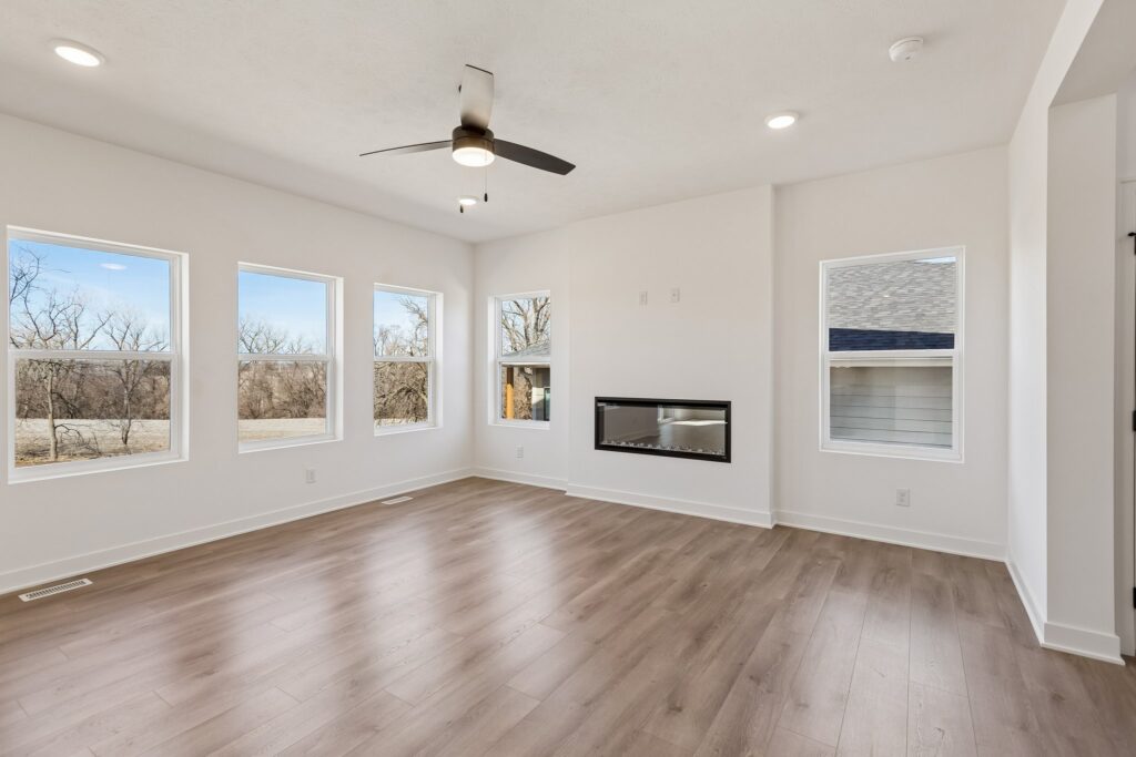 8-web-or-mls-8320 - 7716 N 116th Ave - 008