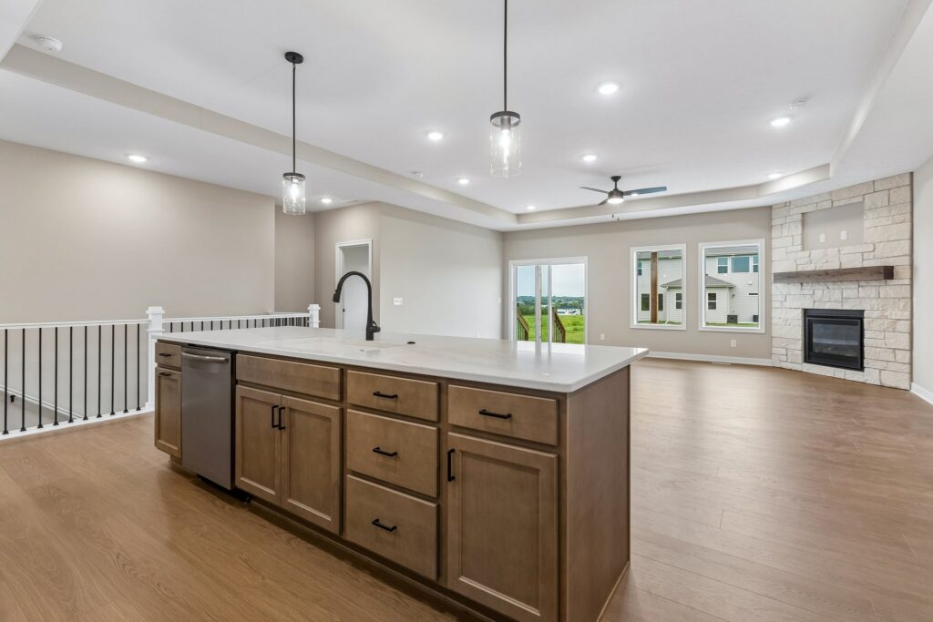 8-web-or-mls-9341 - 17118 Cora St_008