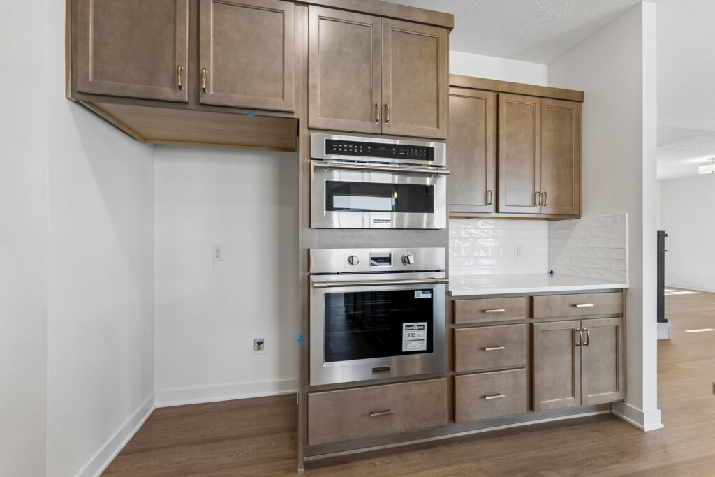 8-web-or-mls-9343 - 11101 N 161st St_008