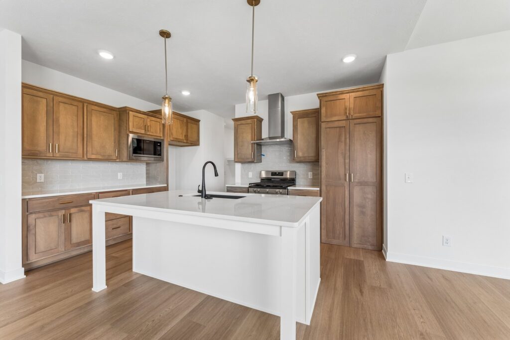 8-web-or-mls-9344 - 11008 N 172nd St_009