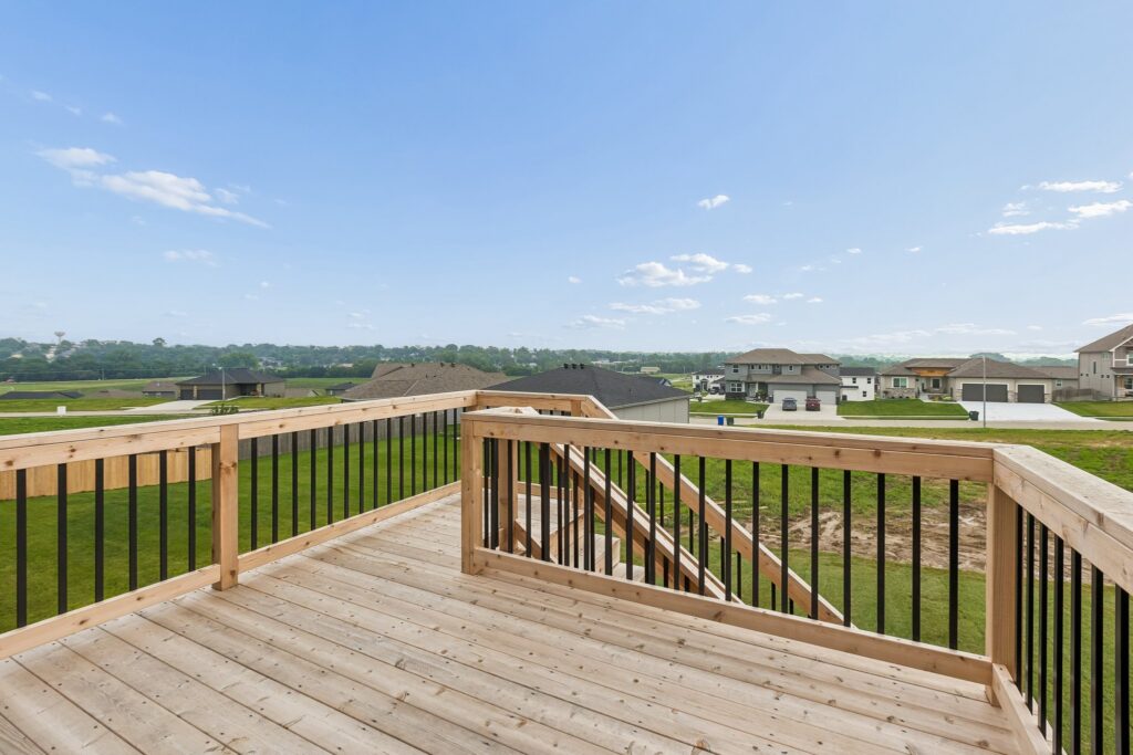 8-web-or-mls-9709 - 11101 N 161st St_008