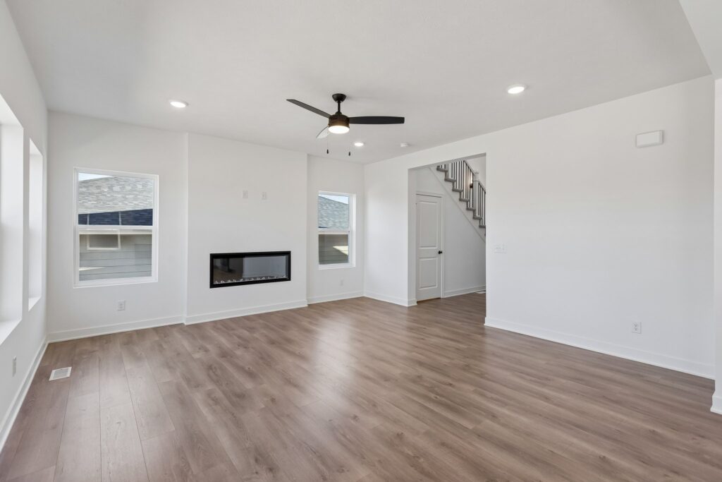 9-web-or-mls-8320 - 7716 N 116th Ave - 009